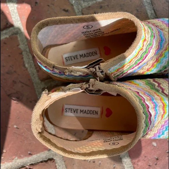 Rainbow Steve Madden sandals - Picture 2 of 4
